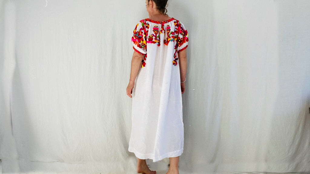 Mexican Otomi Embroidered Dress. Linen. XS-M. 0043 Mexican Otomi Embroidered Dress. Linen. XS-M. 0043