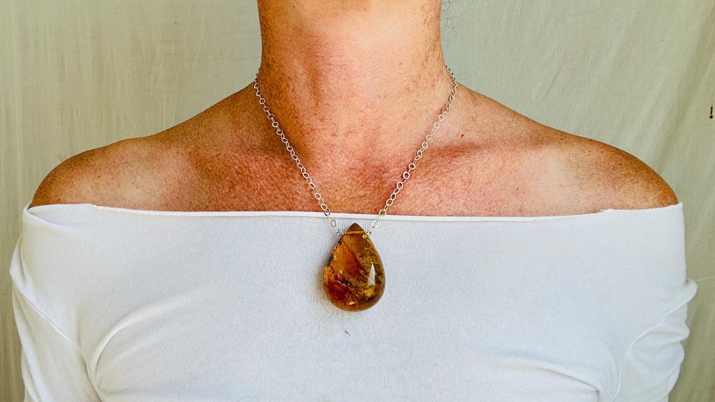 Large Amber Pendant on a Silver Chain. 2558