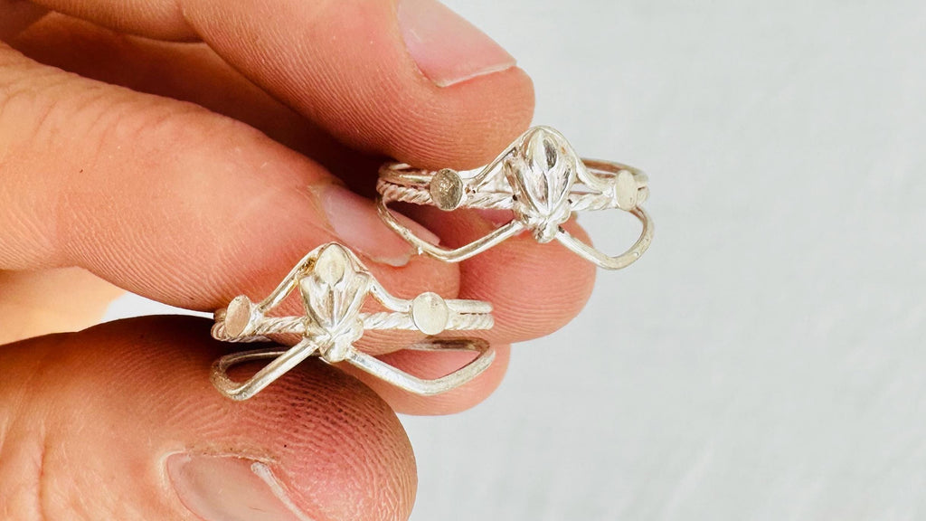 Pair of Silver Toe Rings with Flowers from India. Adjustable and Sterling 925. 0803