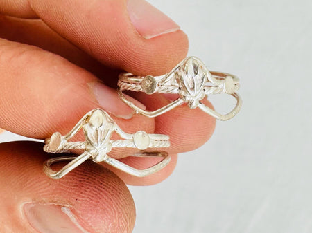 Pair of Silver Toe Rings with Flowers from India. Adjustable and Sterling 925. 0803