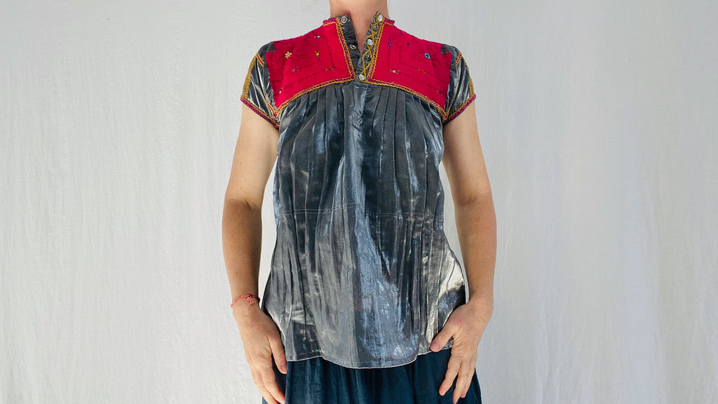 Chamula Blouse. Un. Hand-Embroidered