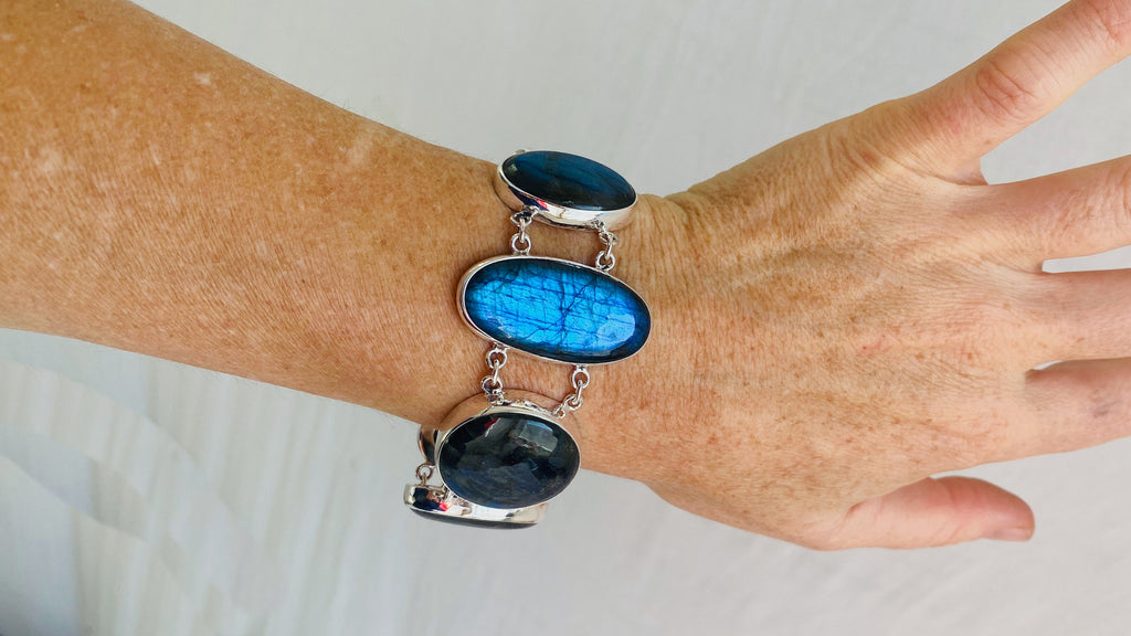 Sterling Labradorite Bracelet. Beautiful Blue Flash. 0730.
