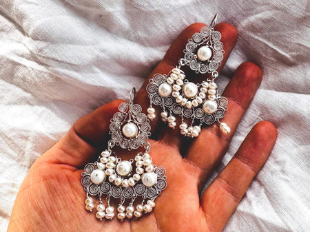 Vintage Oaxacan Filigree Earrings With Pearl. Sterling Silver. Mexico. Frida Kahlo. s/n