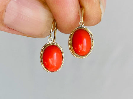Vintage Ecuadorian Gold Earrings With Coral. 18kt.
