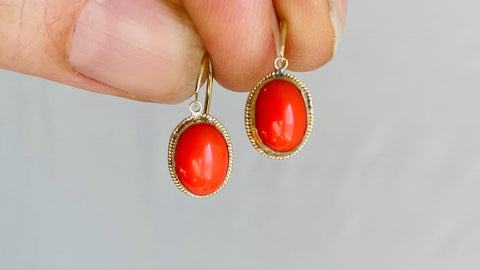 Vintage Ecuadorian Gold Earrings With Coral. 18kt.