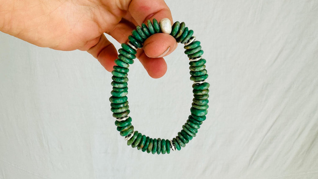Guatemalita Jade Beaded Bracelet with a Sterling Silver Beads. 4202