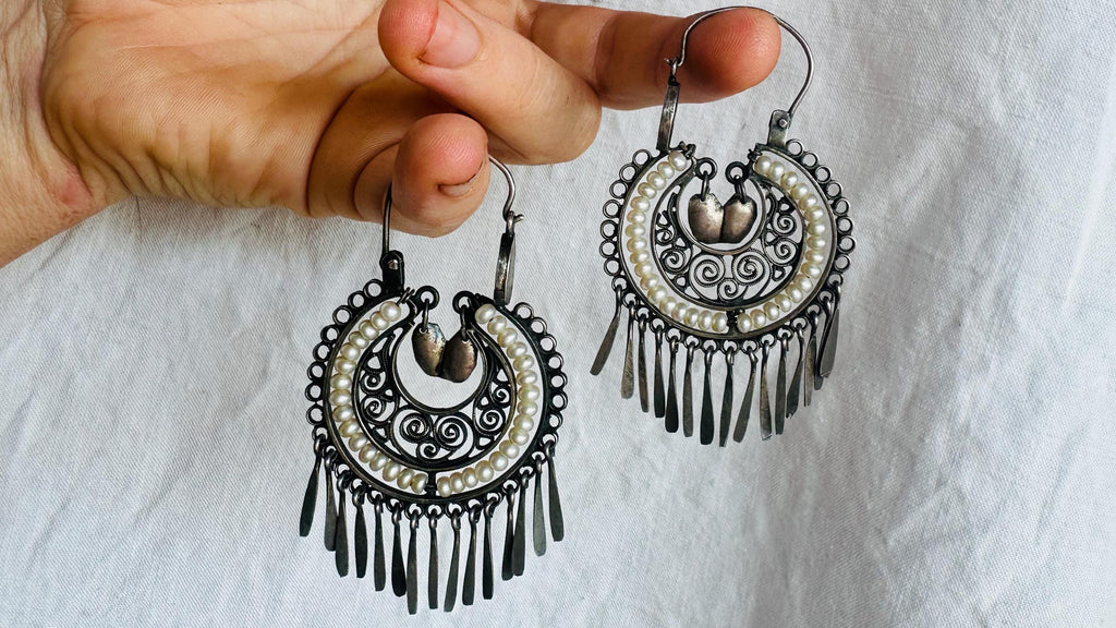 Vintage Mexican Arracadas. Sterling Silver & Pearl. Oaxaca. Mexico. Frida Kahlo