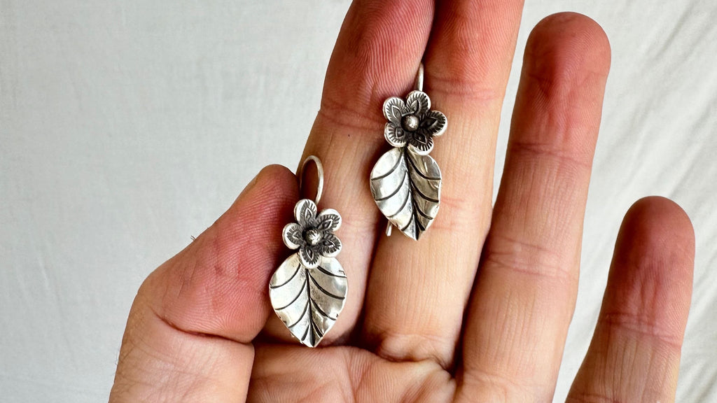 Silver Flower Earrings. 2339