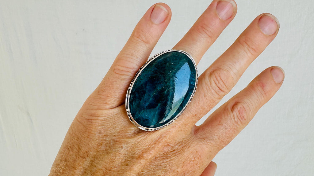 Blue Apatite Cocktail Ring. Oversized Sterling Silver Designer Ring. Botanicals. Gorgeous! Size 6. 4138.