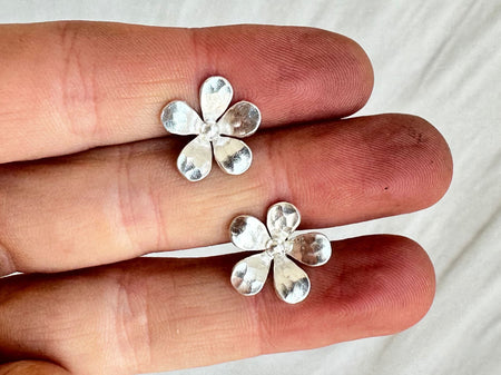 Silver Flower Post Earrings. 0651