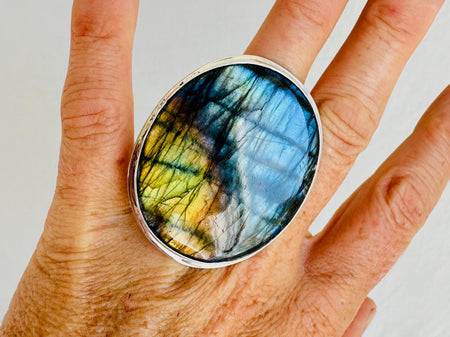 Oversized Labradorite Cocktail Ring. Blue and Green Flash Jewelry. 4293.