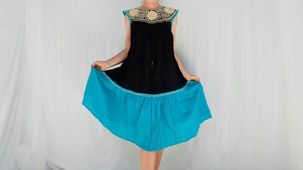 Mexican Embroidered Dress. Chiapas. XS-M