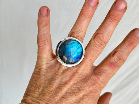 Labradorite Cocktail Ring. Handmade Sterling Silver Jewelry. Size 7. 0639
