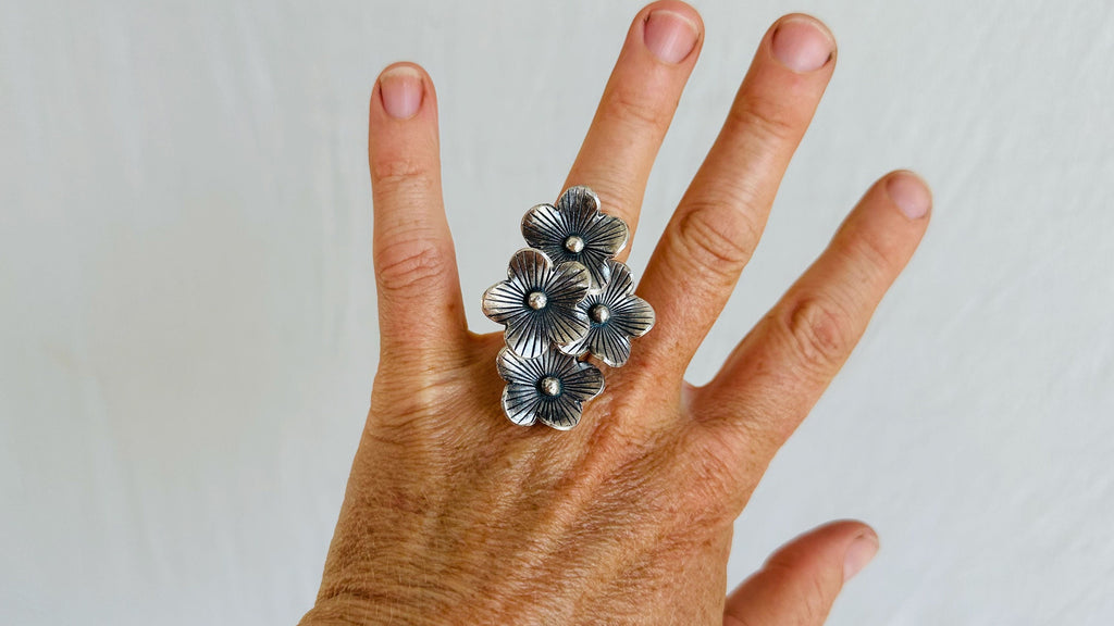 Silver Flower Ring. Adjustable.
