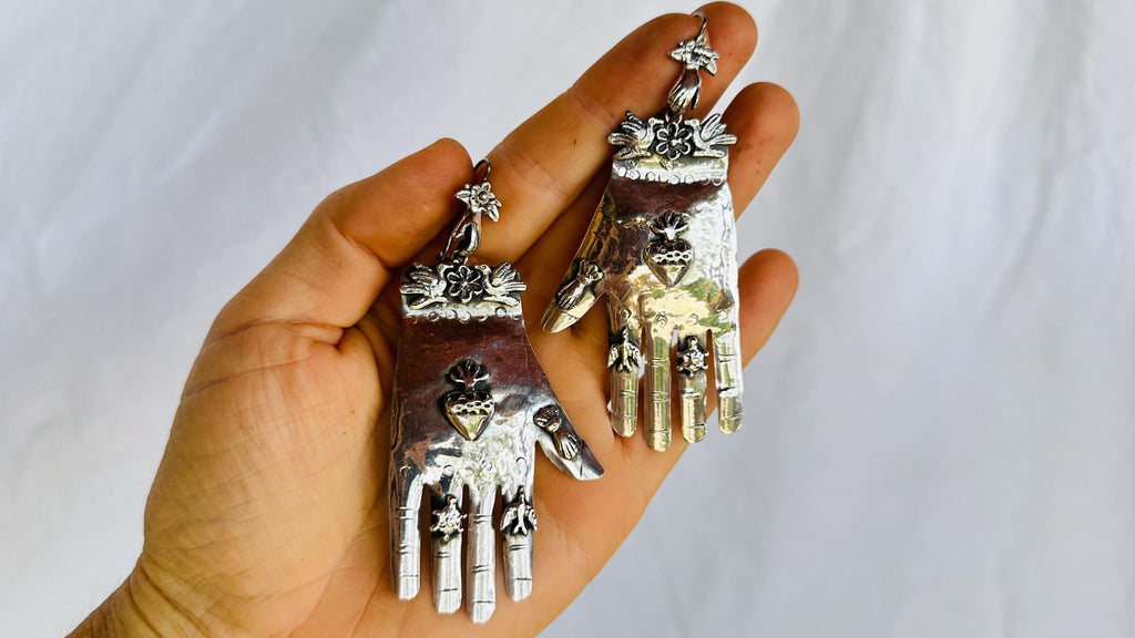 Oaxaca Silver Earrings. La Mano. Hand. Mexico. Frida Kahlo.