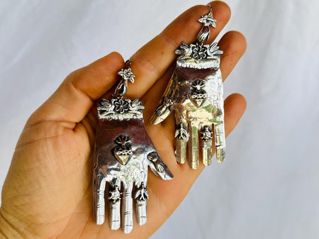 Oaxaca Silver Earrings. La Mano. Hand. Mexico. Frida Kahlo.