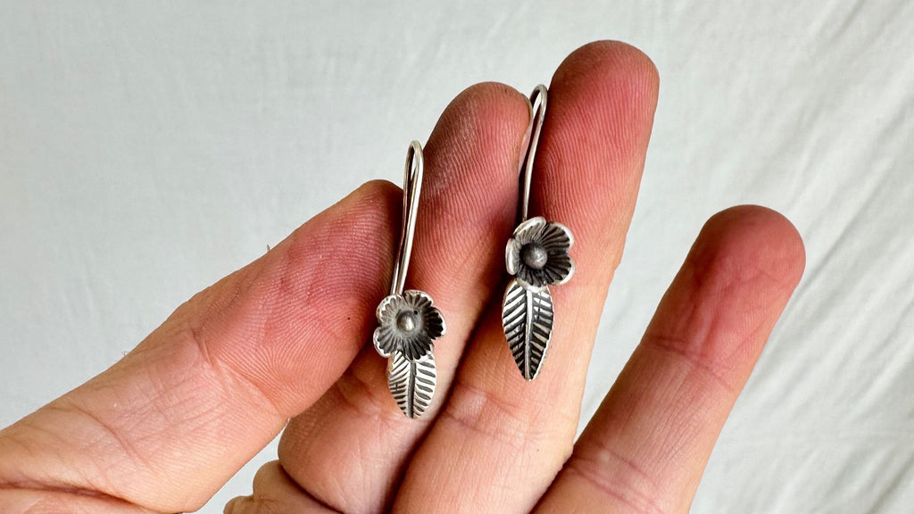 Silver Flower Earrings. 2340
