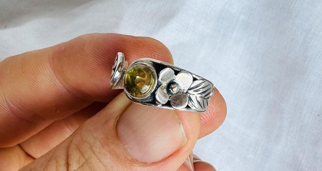 Amber Botanicals Ring. Sterling Silver. Adjustable Size. AP-431