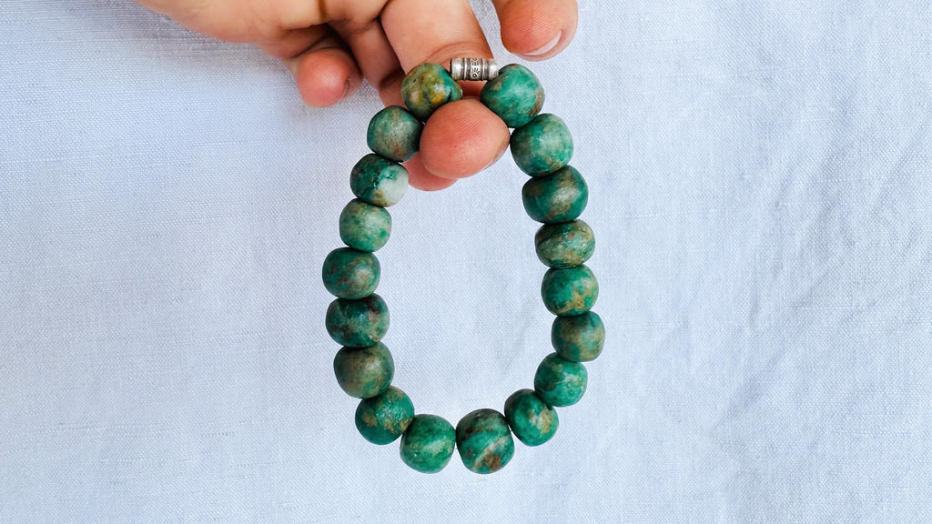 Guatemalita Jade Beaded Bracelet with a Sterling Silver Bead. 4407