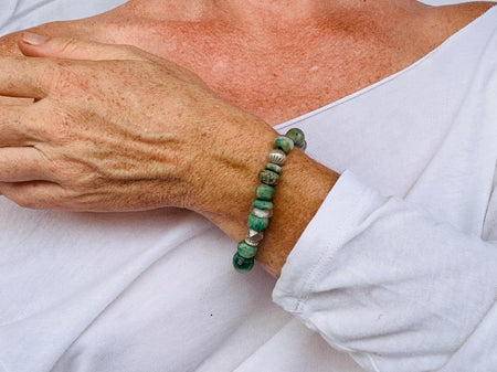 Guatemalita Jade Beaded Bracelet with a Sterling Silver Bead. 2847