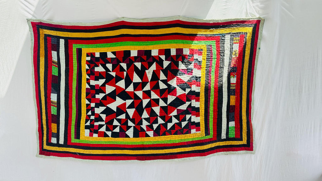 Fine Vintage Patchwork Quilt from Gujarat, India. Textile Art. 4233