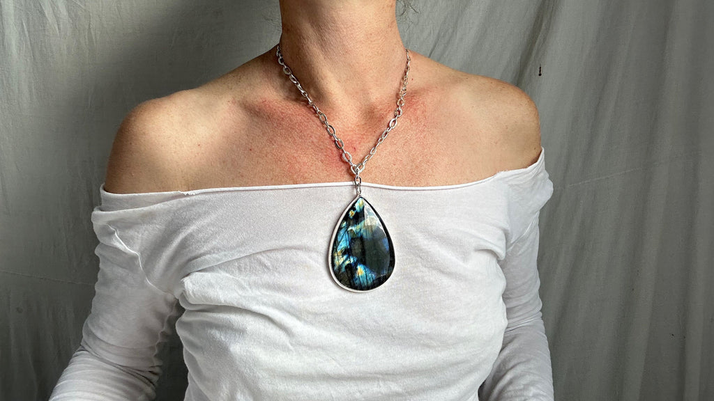 Labradorite and Silver Pendant Necklace. Sterling Silver Chain. 0879