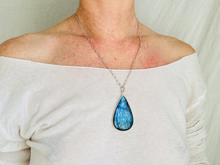 Labradorite Pendant Necklace on a Handmade Sterling Silver Chain. 2392