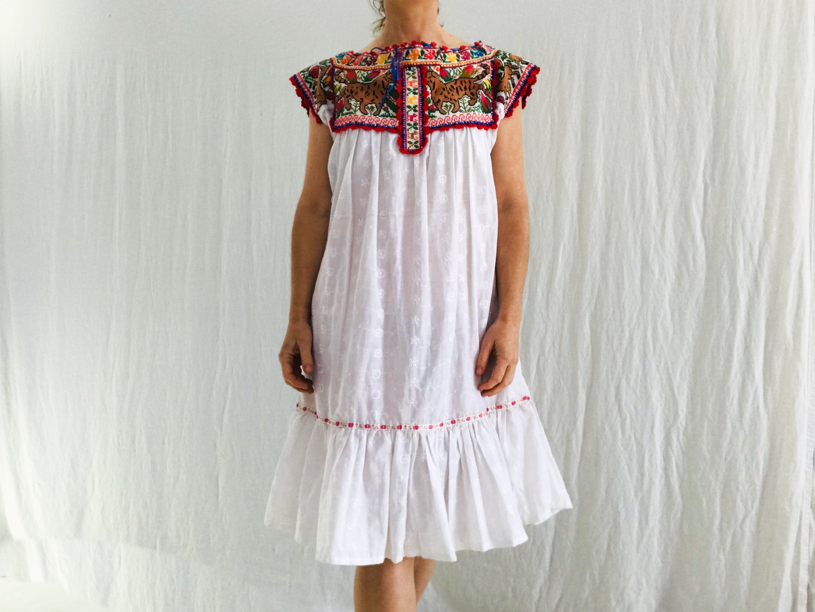 Mexican Embroidered Dress. Oaxaca. Eyelete XS-M Mexican Embroidered Dress. Oaxaca. Eyelete XS-M
