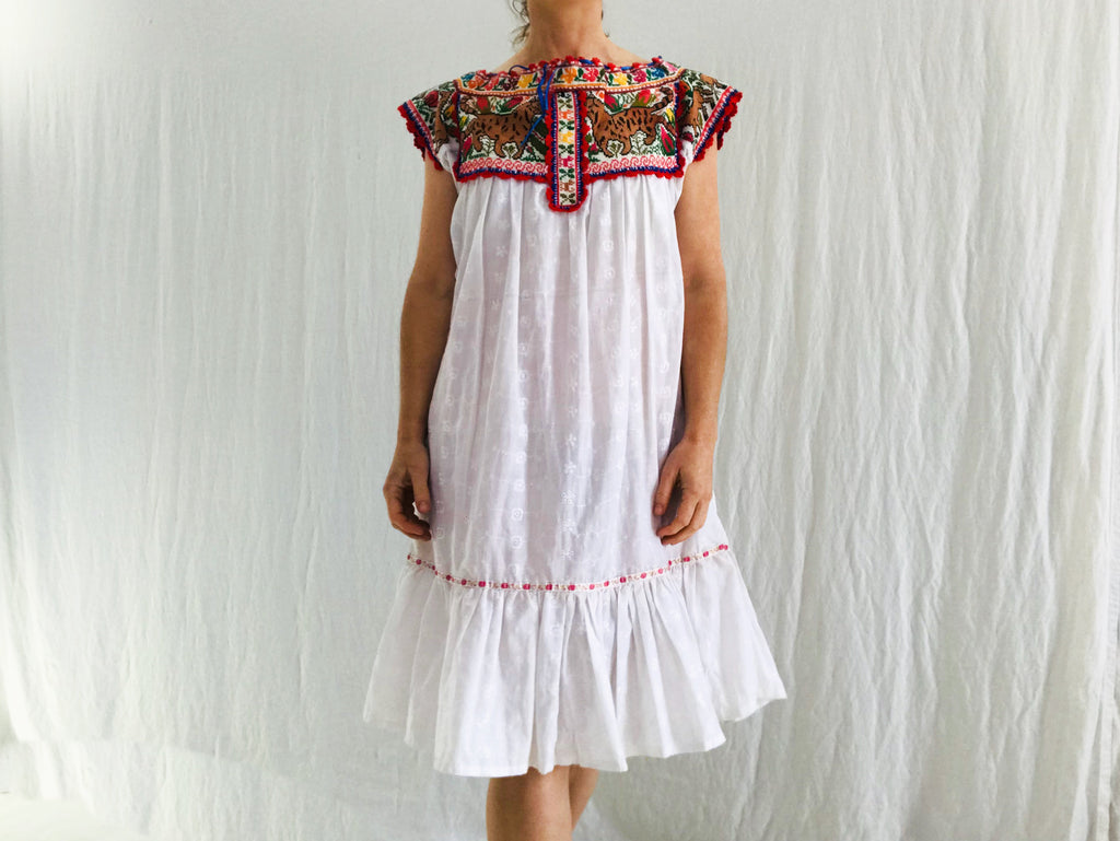 Mexican Embroidered Dress. Oaxaca. Eyelete XS-M Mexican Embroidered Dress. Oaxaca. Eyelete XS-M