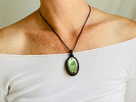 Labradorite Pendant Necklace.