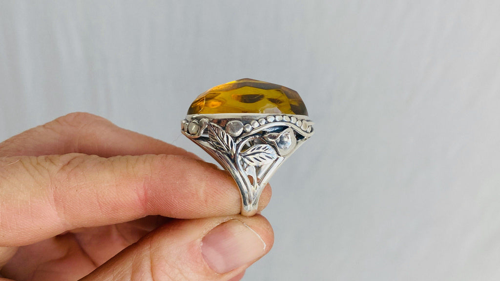 Amber Botanicals Ring. Gorgeous. Size 7. 0144
