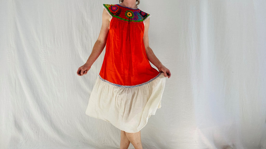 Mexican Embroidered Dress. Chiapas. Eyelete XS-M