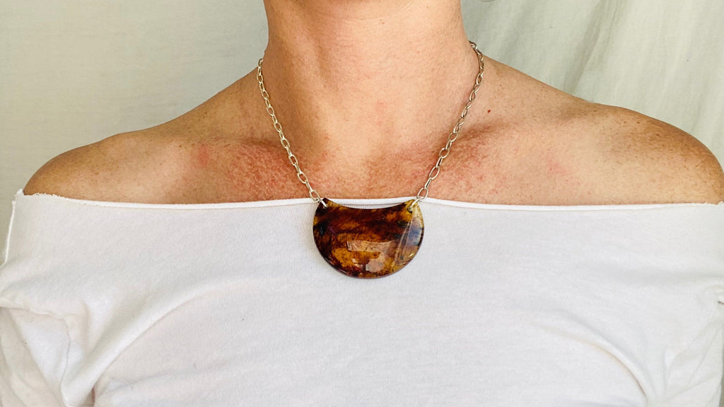 Amber Pendant on a Silver Chain. 0148