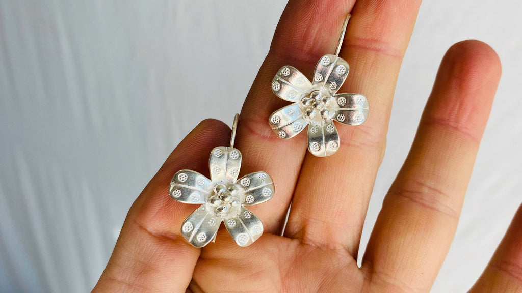 Flower Earrings. Fine Silver. Karen Hill Tribe. 0347