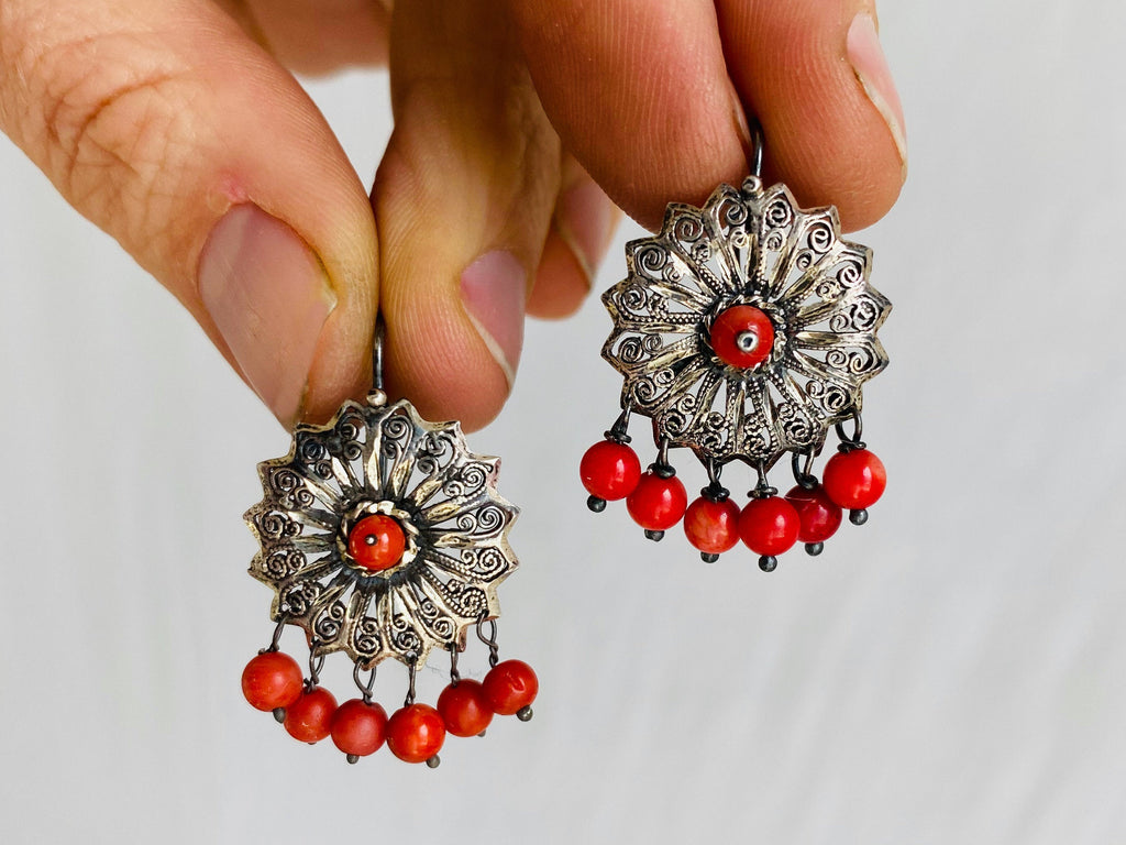 Vintage Oaxacan Filigree Earrings with Coral. Sterling Silver. Mexico. Frida Kahlo - Aadya Bazaar