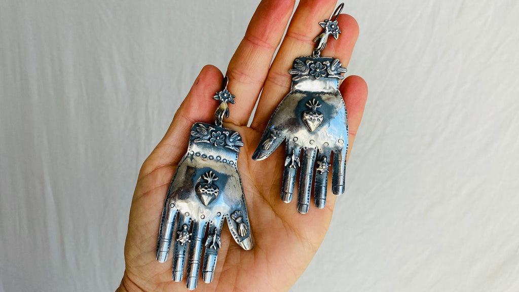 Oaxaca Silver Earrings. La Mano. Hand. Mexico. Frida Kahlo