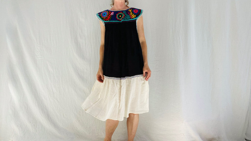 Mexican Embroidered Dress. Chiapas. XS-M