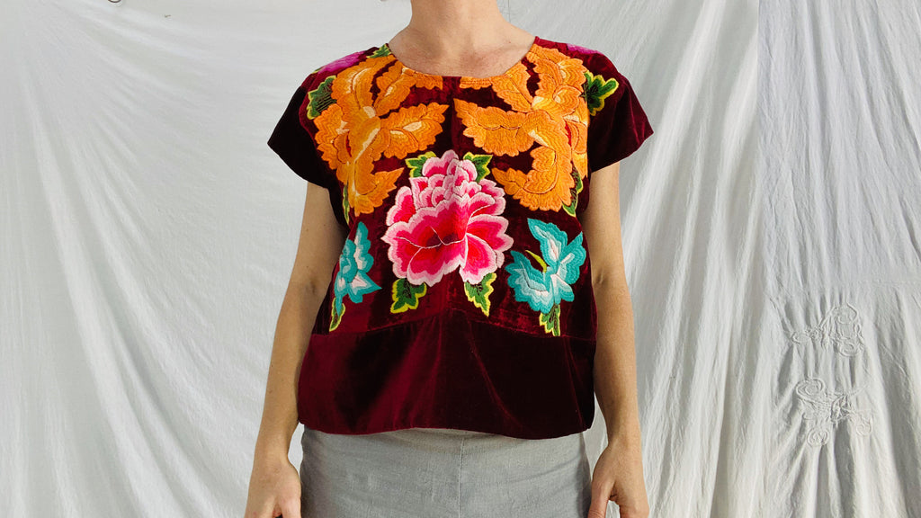 Vintage Velvet Tehuana Huipil. Frida Kahlo Blouse. Oaxaca, Mexico.