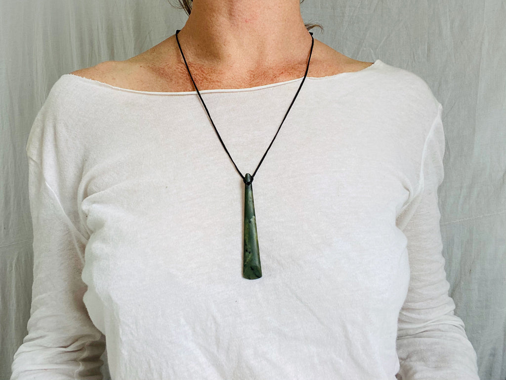 Maori Pounamu Jade Toki Adze. Taonga New Zealand Nephrite Pendant. 81 mm. - Aadya Bazaar